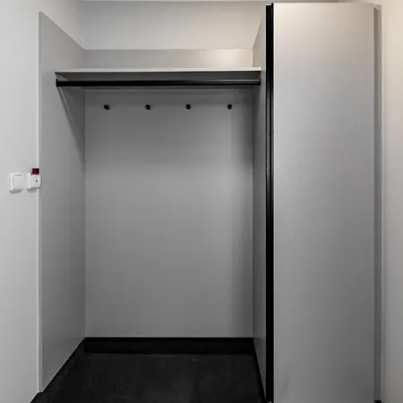 Relax Stork فندق ليدنيس