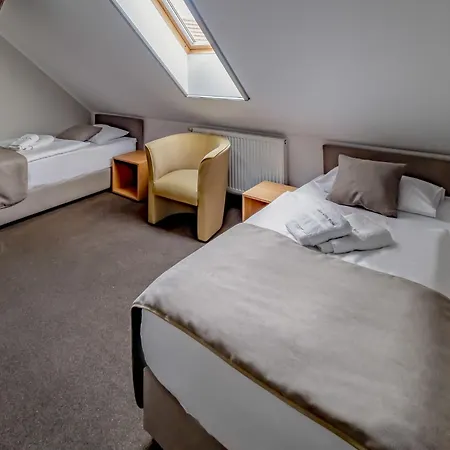 Relax Stork ليدنيس