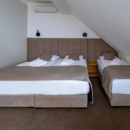 Relax Stork فندق