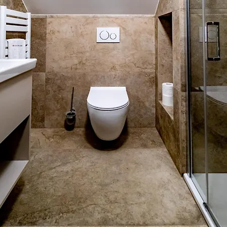 Relax Stork فندق ليدنيس