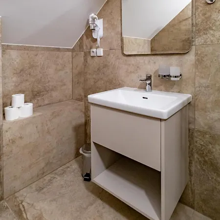 Relax Stork ليدنيس